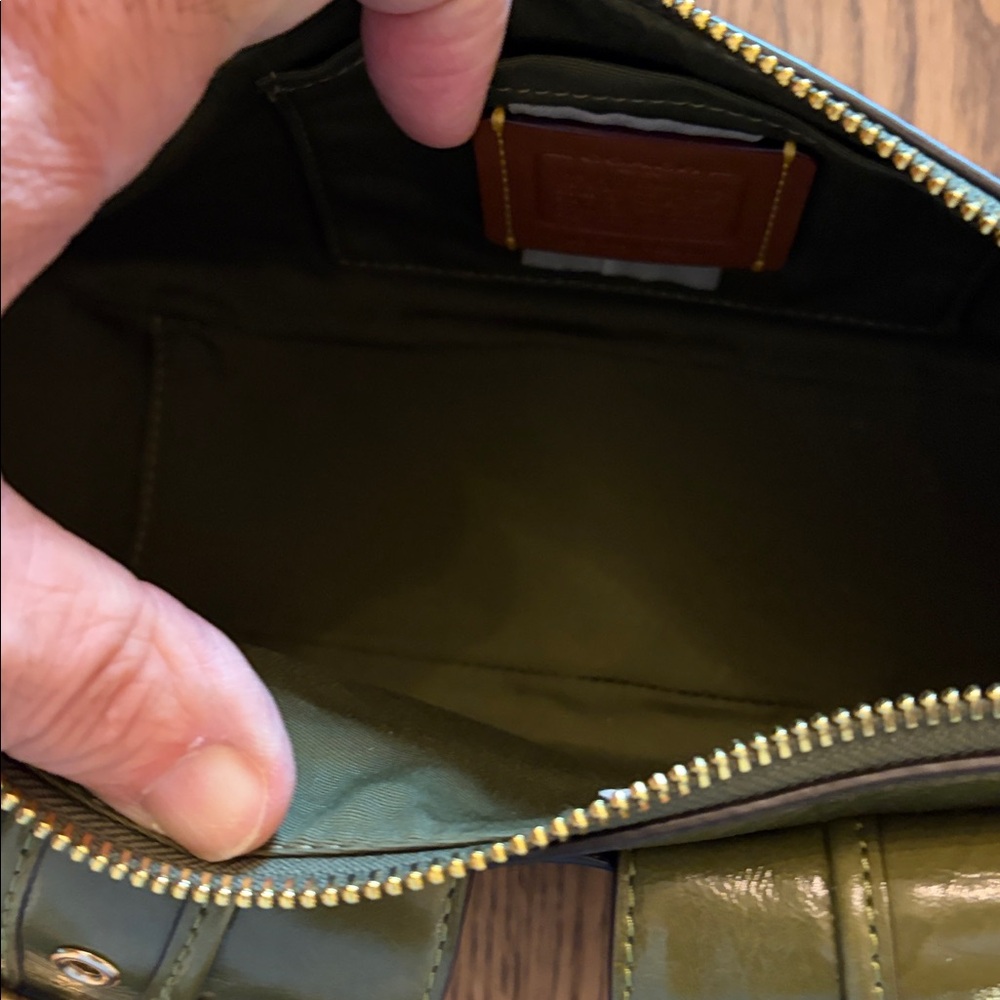 NWT Coach Ashton Bag in Olive Green Shiny Crinkle Leather - Picture 9 of 10